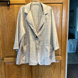 Quarter sleeve blazer